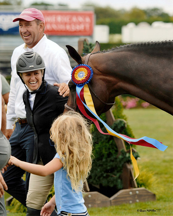 Virginia Fout, Archie Cox, Logan Whetstone and Carma 2017 Hampton Classic Horse Show Amateur Owner Hunter 3'3" 36 & Over, Champion Photo by Shawn McMillen