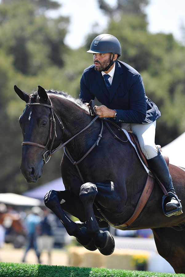 Jorge Hidalgo Duran and Charlie Boy 2018 Menlo Charity Horse Show Amateur Owner Hunter 36 & Over