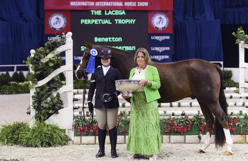 Stella Wasserman and Benetton Grand Champion Pony Hunter 2017 Washington International Photo by Shawn McMillen